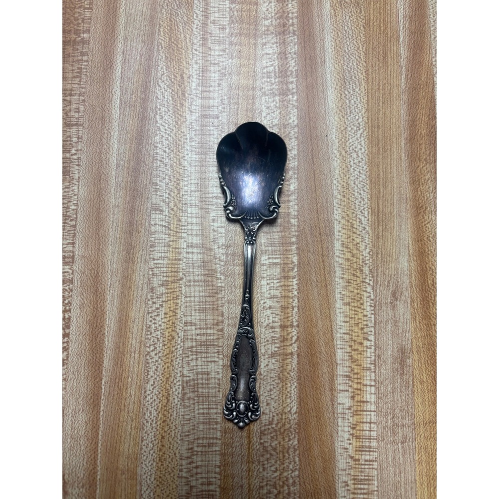 Wm Rogers & Son Orleans Silver Plate Sugar Shell Spoon Scalloped Victorian 1910
